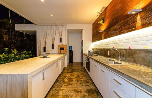 Central Seminyak Villa | 4BR Villa Besok