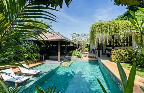 Central Seminyak Villa | 4BR Villa Besok