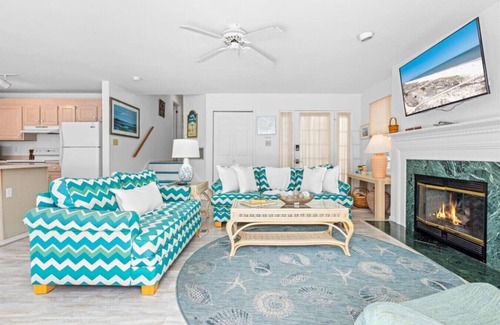 South End Condo | 4BR w/2 Balconies A/C WiFi Steps to Beach