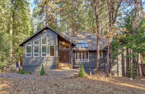 Arnold Cabin | 4BR w/AC, 10KW CCS compatible EV charger and Pool Table, Access to White Pines L