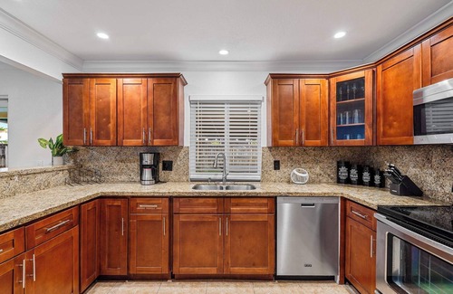 Palm Aire Village West House | 4BR w/Private Pool + Game Room | Prime Location