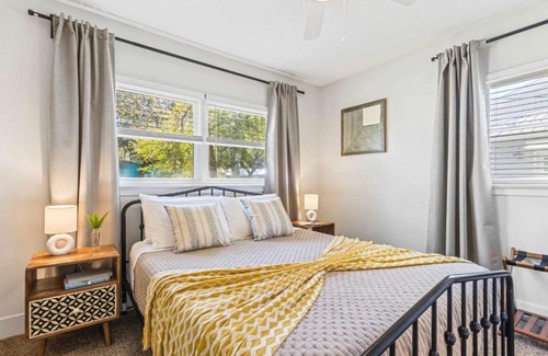 Fort Walton Beach House | 4BR w Private Pool & Fire Pit - 2 MI To Beach