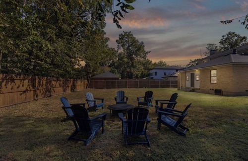 Dallas House | 4BR3BA Historic Home & Retreat Center near DtownDallas FairPk ConvCtr DEllum AAC