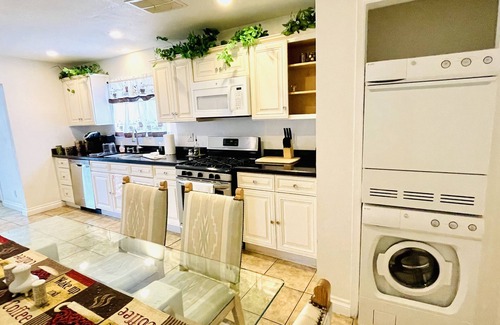 Beverly Green House | 4BRHouse,LasVegas,Strip,LVCC,pet-friendly,Sale,BestSpot,Semashow,music,love,wifi
