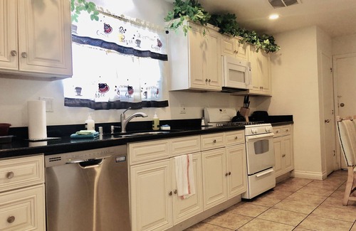 Beverly Green House | 4BRhouse,STRIP,LVCC,bigparking,family,pets-friendly,Semashow,CES,convention