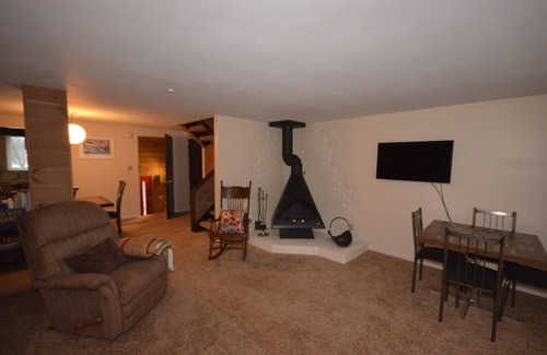 Cedar House | 4brm 4 ba in Leelanau County. Air, Heated Pool, 5 miles to Lk Michigan Beach