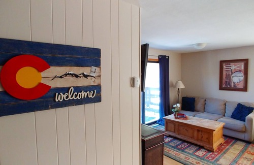 Mountain House Condo | 4Min WALK to Lift! Near Both Bases, Fireplace, Deck, Indoor Pool, Outdoor HotTub
