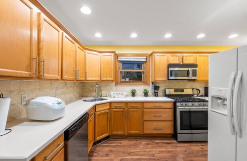 Constable Hook House | 4MIN walk to NYC Train | Massage Chair |Sleeps 12+