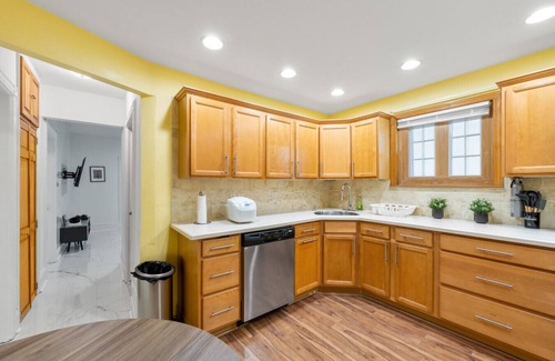 Constable Hook House | 4MIN walk to NYC Train | Massage Chair |Sleeps 12+