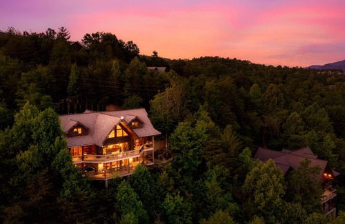Pittman Center Cabin | 4Suites| SeptDeal | View | HotTub | FirePit | GmRm