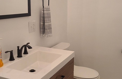 Mount Vernon Apartment | 4th St Studio- Weekly/Monthly Discounts! Travelers and Contractors Welcome!