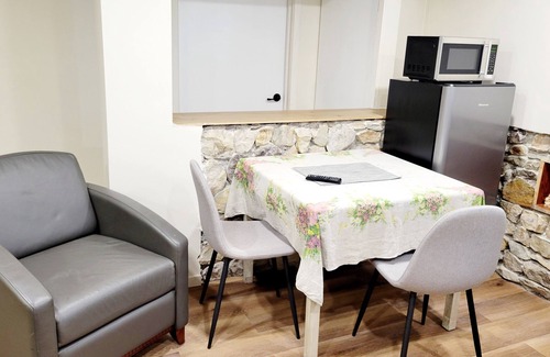 Northwest Calgary Apartment | 4th Street Studio by Downtown and Airport