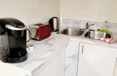 Northwest Calgary Apartment | 4th Street Studio by Downtown and Airport