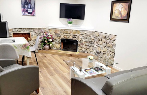 Northwest Calgary Apartment | 4th Street Studio by Downtown and Airport