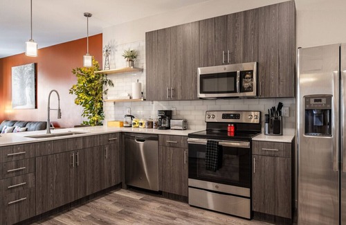 Downtown Louisville Apartment | 4th Street Suites - Stunning King Bed Suite