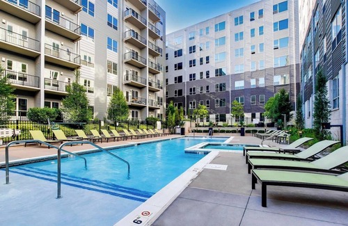 Downtown Louisville Apartment | 4th Street Suites - Stunning King Bed Suite