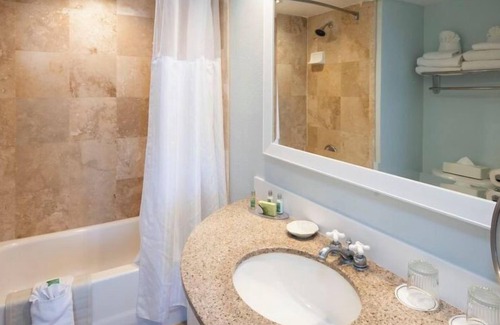 St. Pete Beach Hotel | 4x Gulf Front View With Balcony 2 Queen Beds at Island Grand at TradeWinds