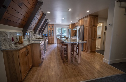 Donner Lake Woods Ski Chalet | 5,000 for 31 Continuous Nights Lease Only. Wedding & Honeymoon Combo