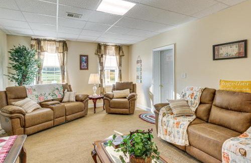 Boonsboro House | 5,000 Sq Ft Antebellum Farmhouse 3 Mi to Antietam!