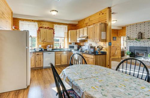 Boonsboro House | 5,000 Sq Ft Antebellum Farmhouse 3 Mi to Antietam!