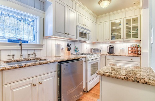 Ocean Grove House | 5 1/2 EMBURY - BEACH BLOCK BEAUTY with 3 Oceanview Porches