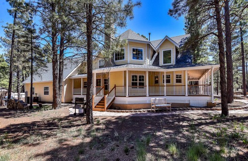 Flagstaff House | 5 Acre Hidden Getaway, Completely Fenced