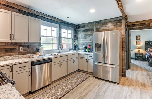 Deford House | 5-Acre Kingston Getaway: Pond, Peacocks & Fire Pit