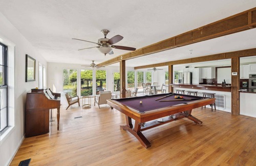 Gracewood House | 5-Acre Retreat Private Pool, Outdoor Bar, Fishing Pond & Game Room