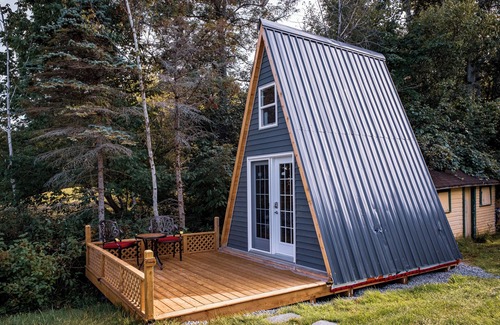 Scugog Cottage | 5-Acre Waterfront Cottage w/sauna & Hot Tub at lake Scugog, 1 hour from Toronto