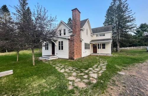 Cable House | 5 acres on trails with a private Sauna House