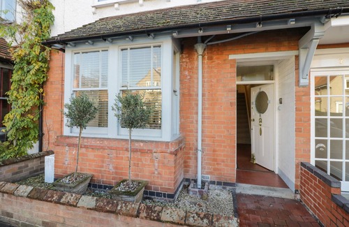 City Centre House | 5 ALBANY ROAD, pet friendly, with a garden in Stratford-Upon-Avon