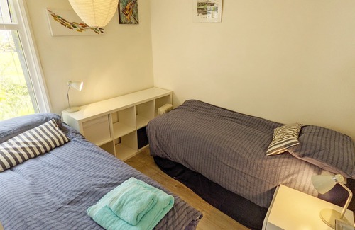 Emsworth Cottage | 5 Avocet Quay, Emsworth - a lodge/cabin that sleeps 4 guests in 2 bedrooms