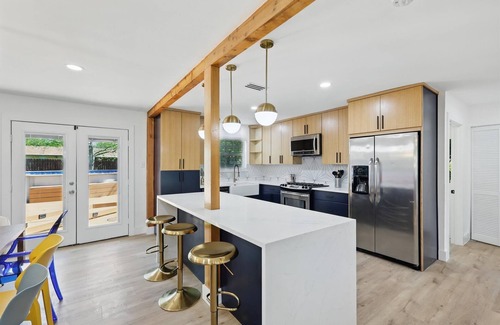 Park Central House | 5-BD/2-BA Cheerful Retreat | Pool, Patio, Firepit