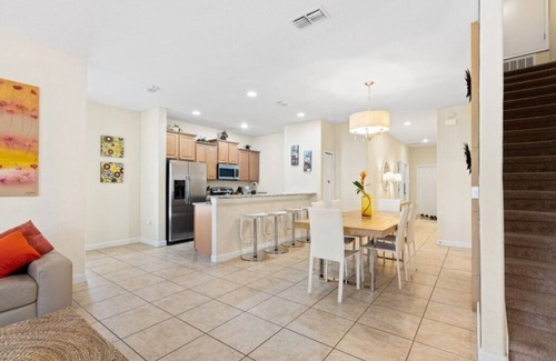 Lindfields House | 5 BD/4 BA Private Pool! Paradise Palms (8839 CP)