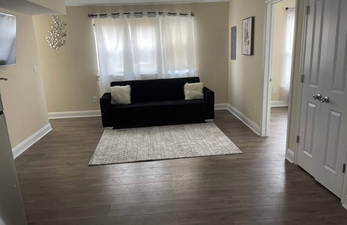 Irvington House | 5 Bd Duplex 38 minutes to NYC. 7min Newark airport and prudential center