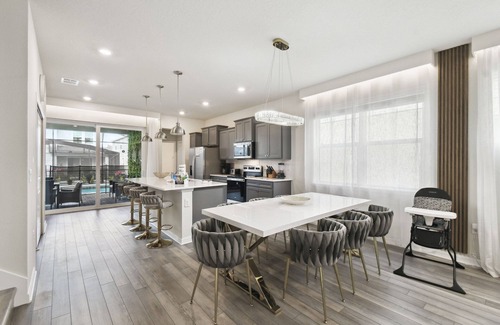 Four Corners House | 5 BD En-suites, Game Room, Pool, Sleeps 14, Disney