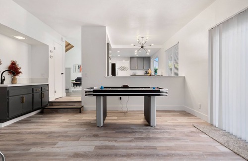 Elk Grove House | 5 BD Home/Pool/Game RM/King Bed/High Ceiling