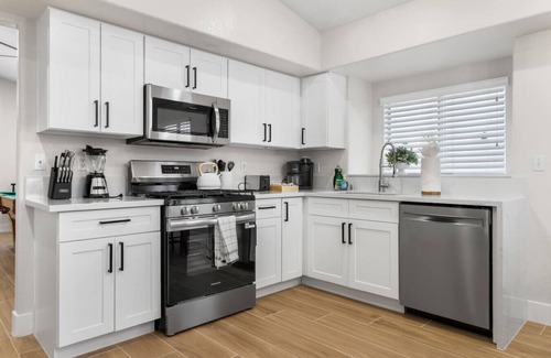 North Las Vegas House | 5 BD Home w/Billiard, Spa, Arcades, Ping Pong