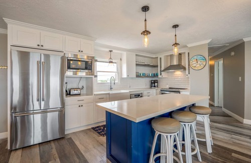 Galveston House | 5 Bdr./3 bath Remodeled in 2020 West Galveston Beachfront house. Sleeps 14.