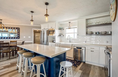 Galveston House | 5 Bdr./3 bath Remodeled in 2020 West Galveston Beachfront house. Sleeps 14.