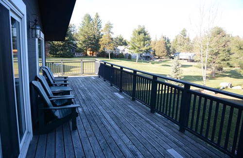 Minett Cottage | 5 Bdrm, 3 Bath on Lake Rosseau! Port Sandfield-Minett Area - AC!
