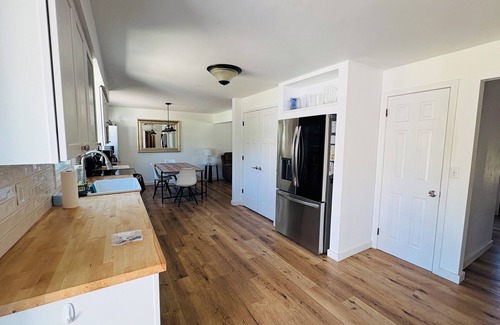 Allouez House | 5 Bdrm Beautiful Home in Safe Neighborhood 7 minute drive to Lambeau