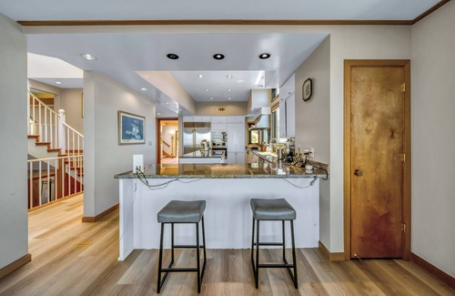 Claremont House | 5-bdrm home in Oakland Hills, with sweeping views of San Francisco and GG Bridge