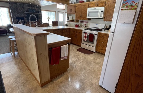 Brainerd House | 5 BDRM lake home & cabin on Camp Lake, great fishing, 4 mi west of Mille Lacs.