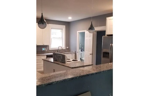 Mosby House | 5 Bdrm Modern Home 10 mins From Scott's Addition