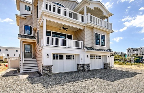 South Beach Haven House | 5 Bdrms - 3 1/2 Baths - Sleeps 16
