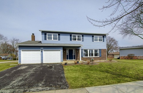 Arlington Heights House | 5 Bed/2.5 Bath Home in Arlington Heights - Close to Airport, shopping
