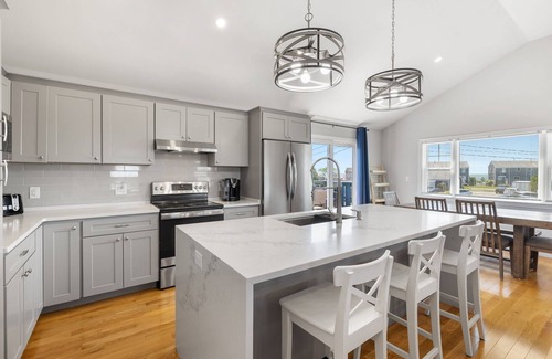 South Yarmouth House | 5 bed, 2.5 bath home, 5 minute walk to the beach