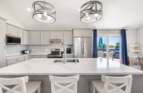 South Yarmouth House | 5 bed, 2.5 bath home, 5 minute walk to the beach