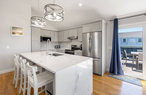 South Yarmouth House | 5 bed, 2.5 bath home, 5 minute walk to the beach